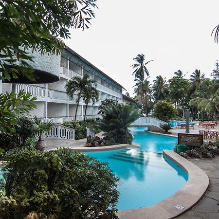 Travellers Beach Hotel & Spa Mombasa Exterior photo