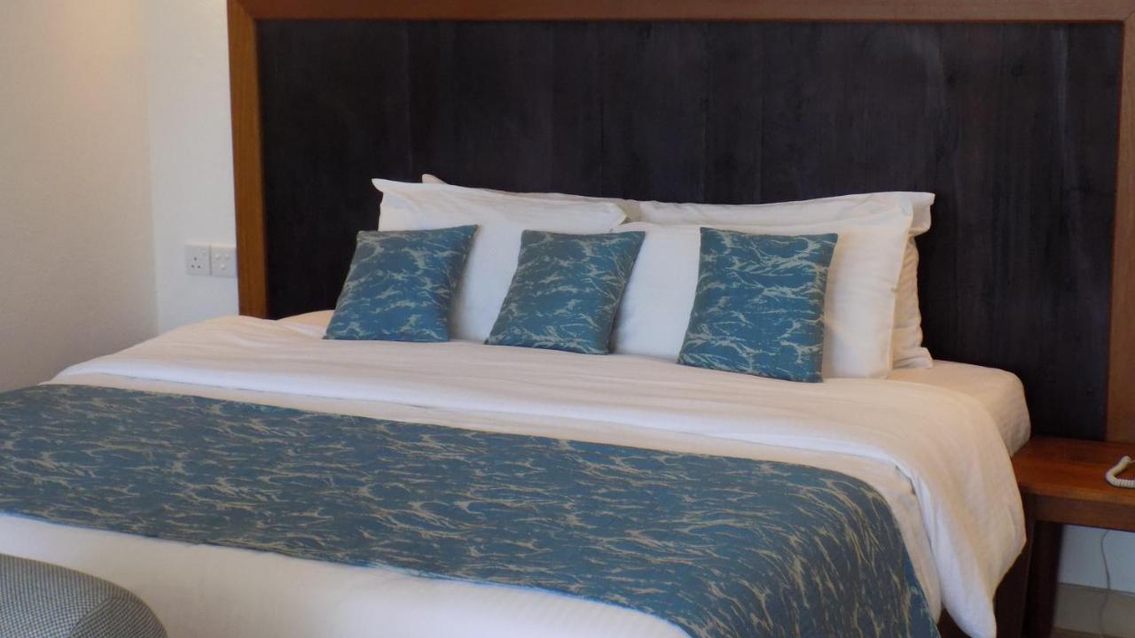 Travellers Beach Hotel & Spa Mombasa Exterior photo