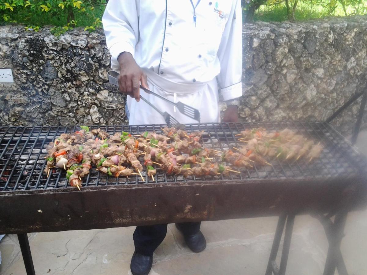 Travellers Beach Hotel & Spa Mombasa Exterior photo