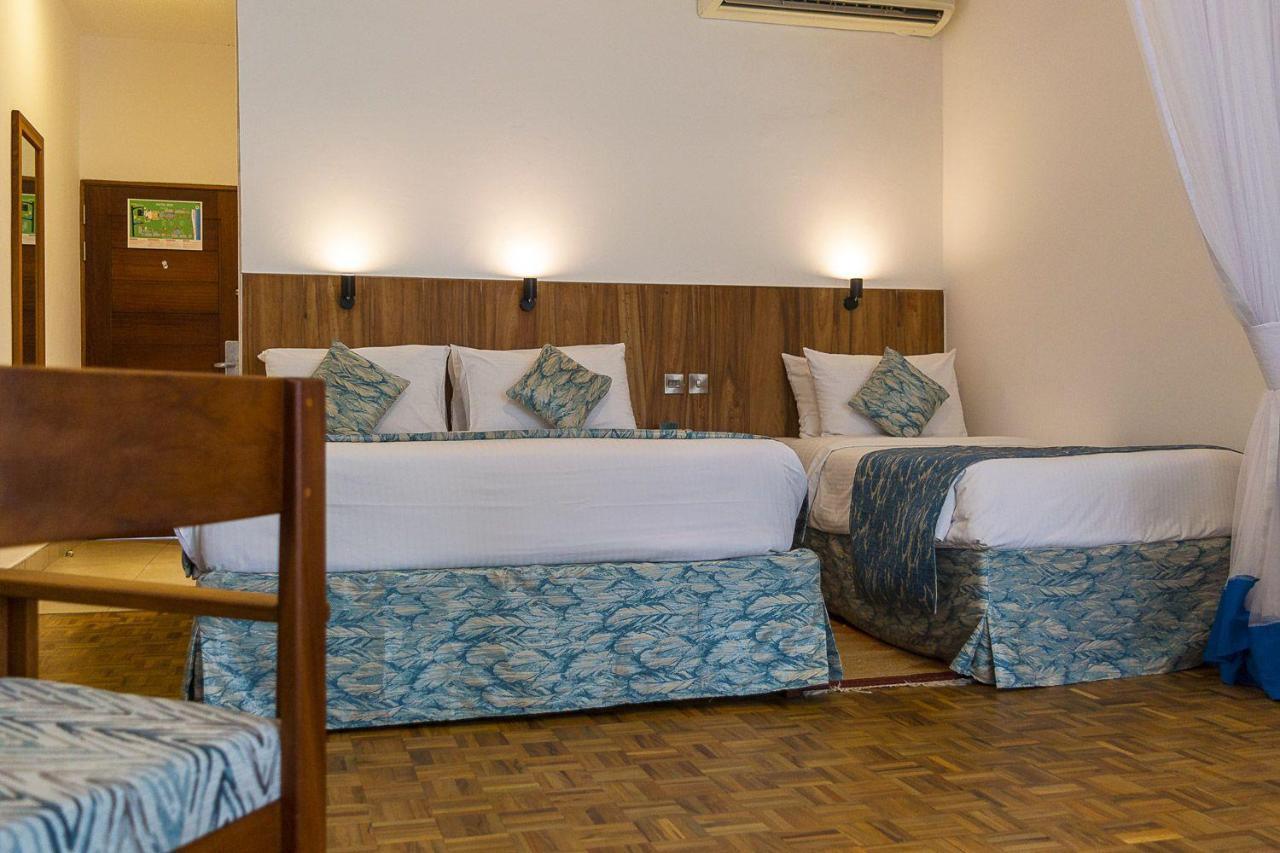Travellers Beach Hotel & Spa Mombasa Exterior photo