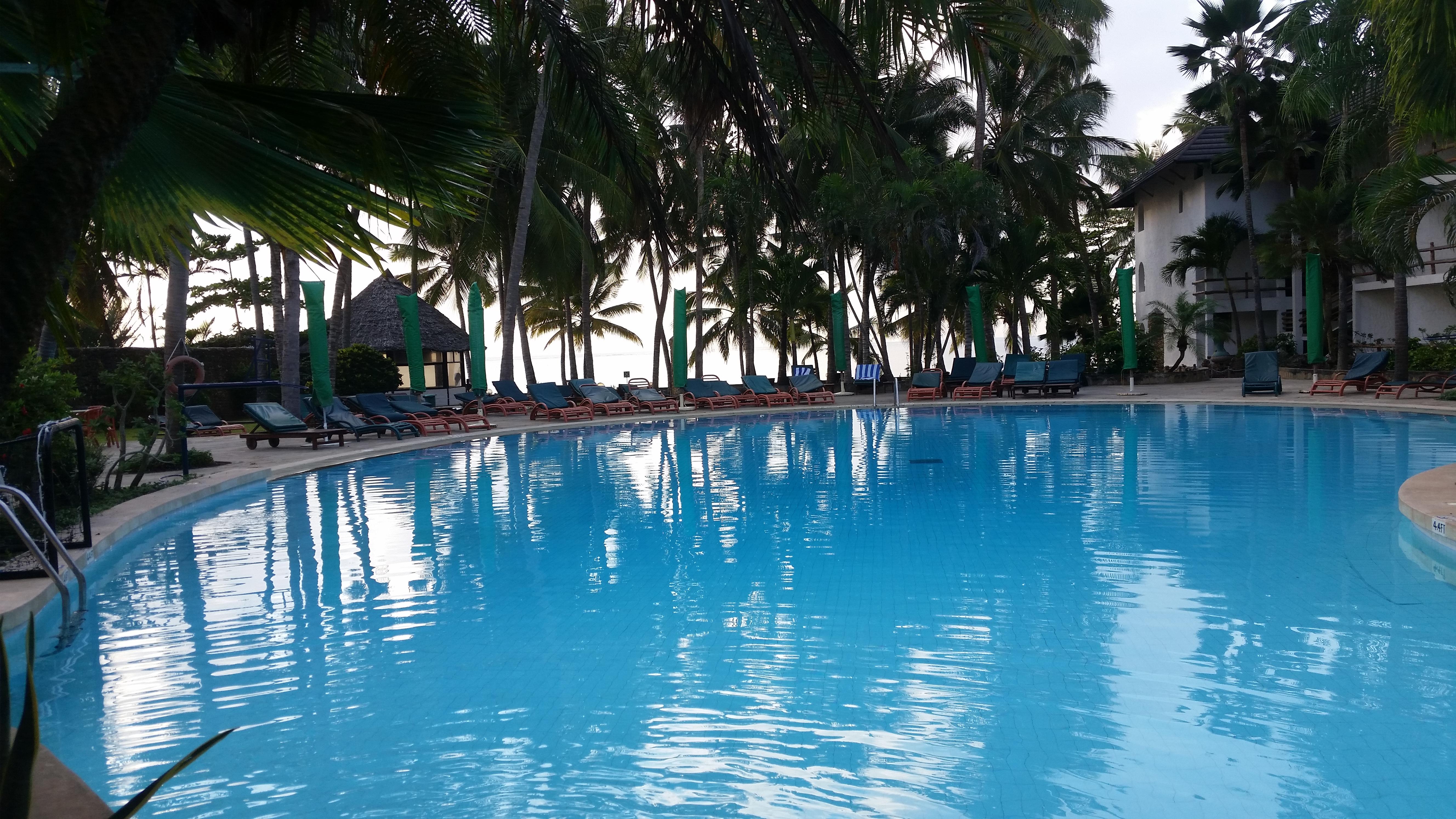 Travellers Beach Hotel & Spa Mombasa Exterior photo