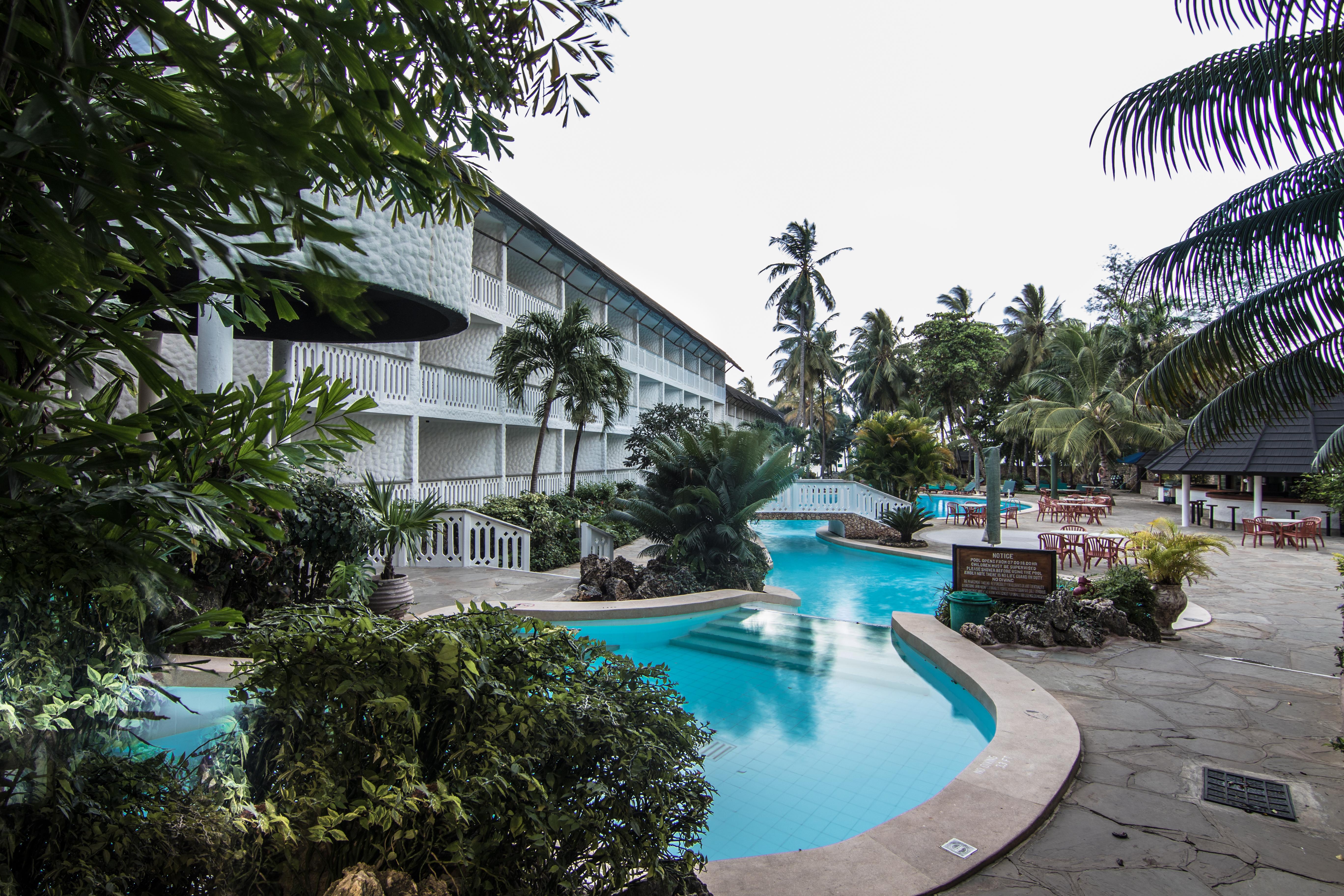 Travellers Beach Hotel & Spa Mombasa Exterior photo