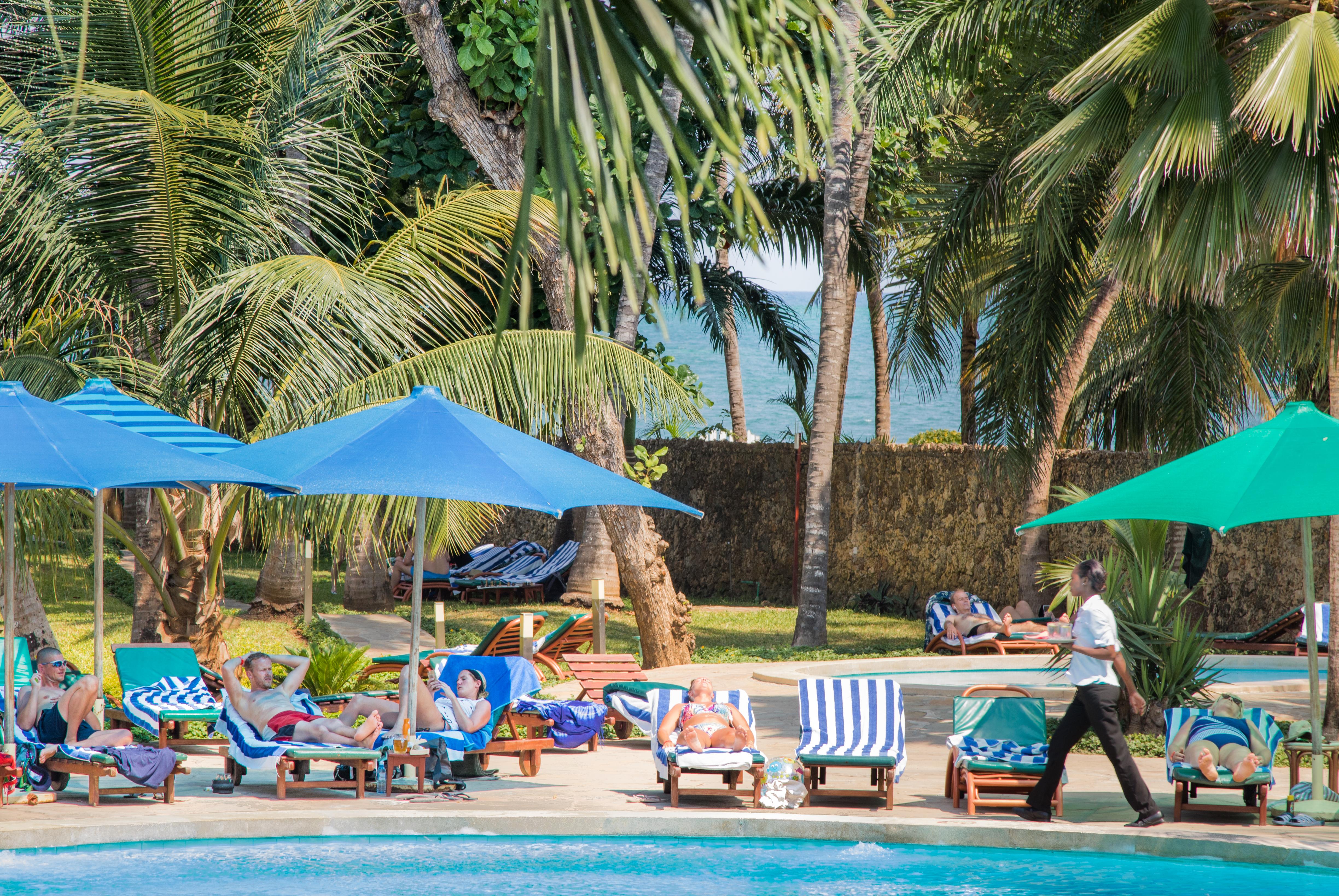 Travellers Beach Hotel & Spa Mombasa Exterior photo