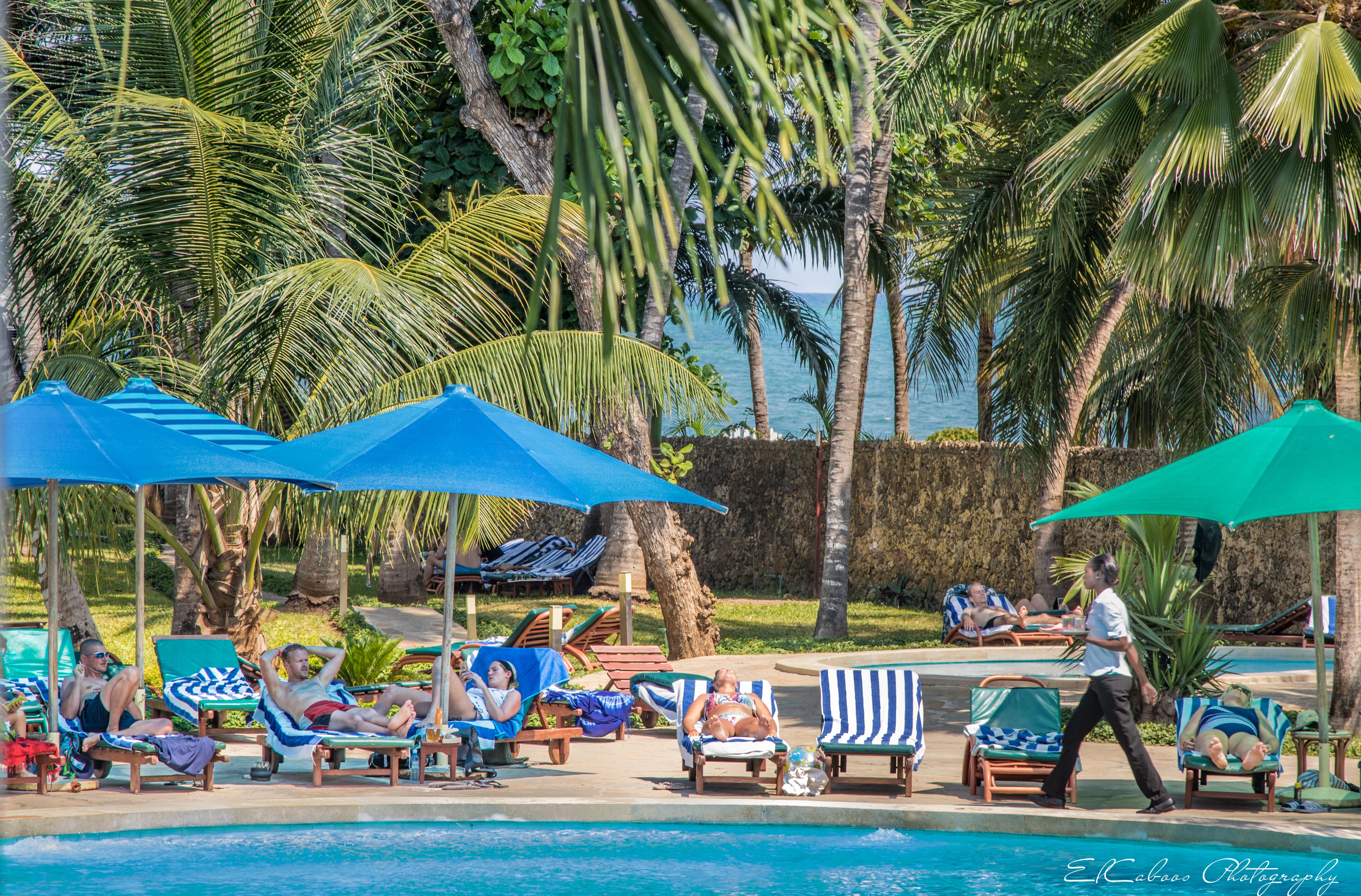 Travellers Beach Hotel & Spa Mombasa Exterior photo
