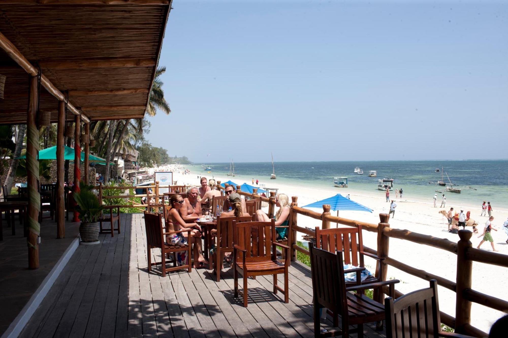 Travellers Beach Hotel & Spa Mombasa Exterior photo