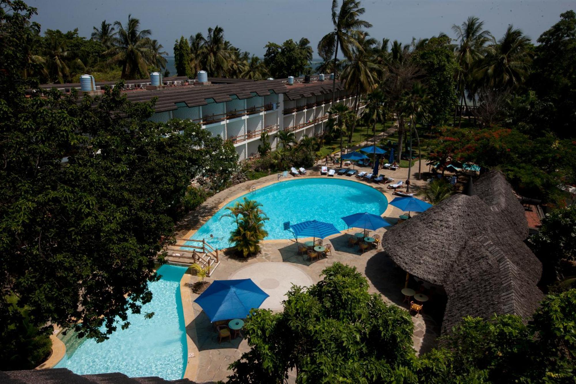 Travellers Beach Hotel & Spa Mombasa Exterior photo
